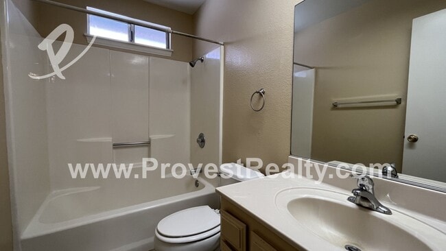 Building Photo - 3 Bed, 2 Bath Helendale Home!!!