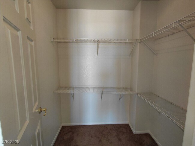 Building Photo - 452 Crocus Hill St