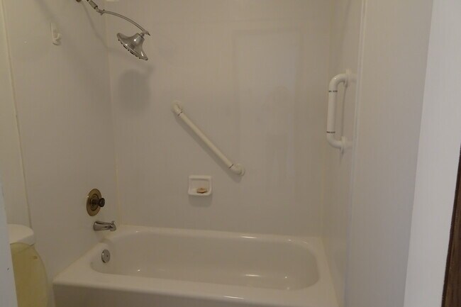 Building Photo - 945 Fieldstone Ct