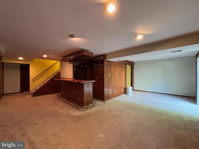 Building Photo - 8210 Riverside Rd