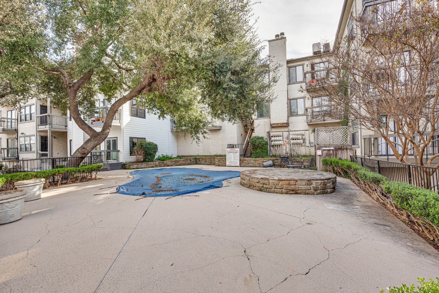 Building Photo - 8750 Park Ln