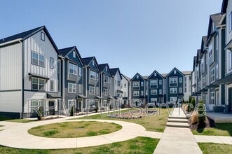 Building Photo - 700 N Dupont Ave