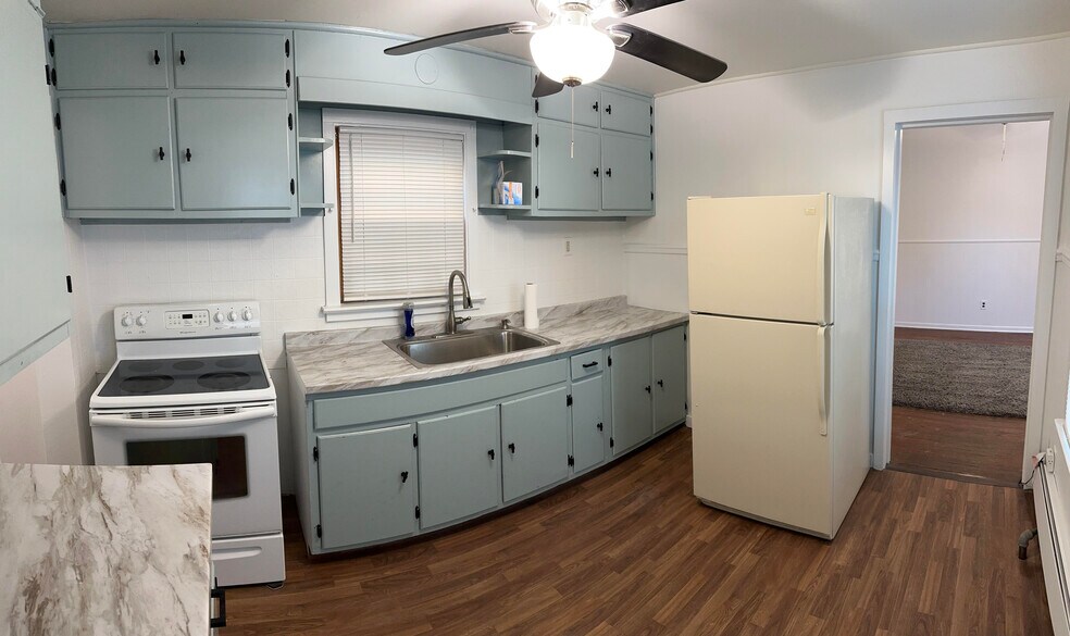 Kitchen - 105 Chambers St