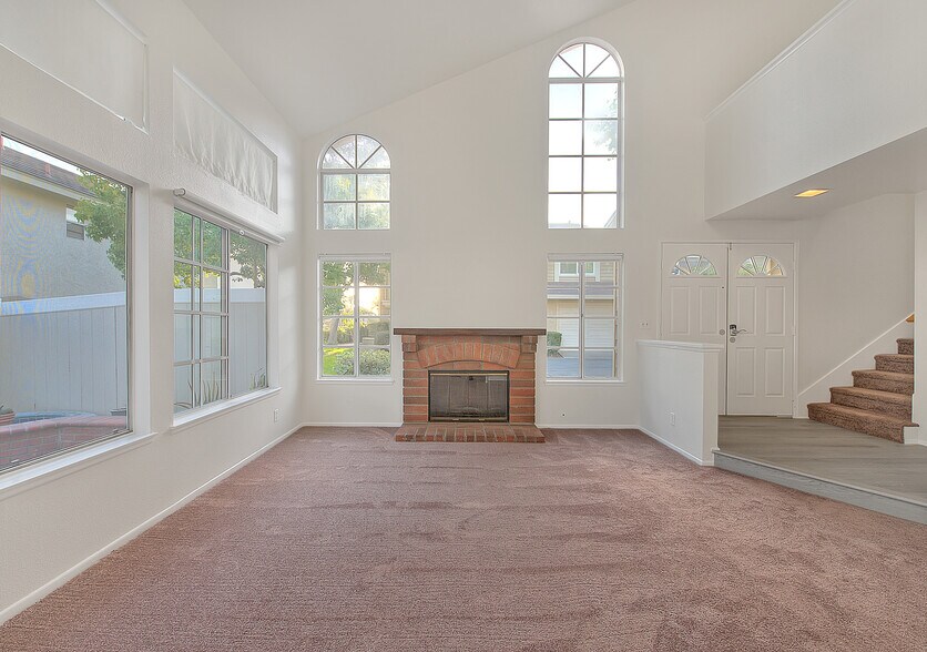 Building Photo - 26222 Fern Glen