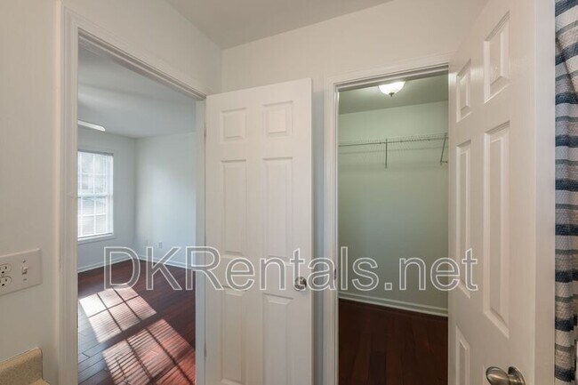Building Photo - 1331 Memorial Dr SE