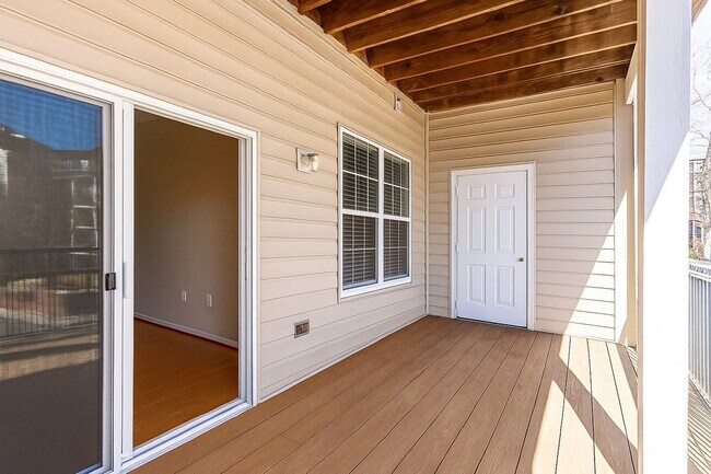 Building Photo - Fabulous 2br/2ba for rent in convenient Ga...
