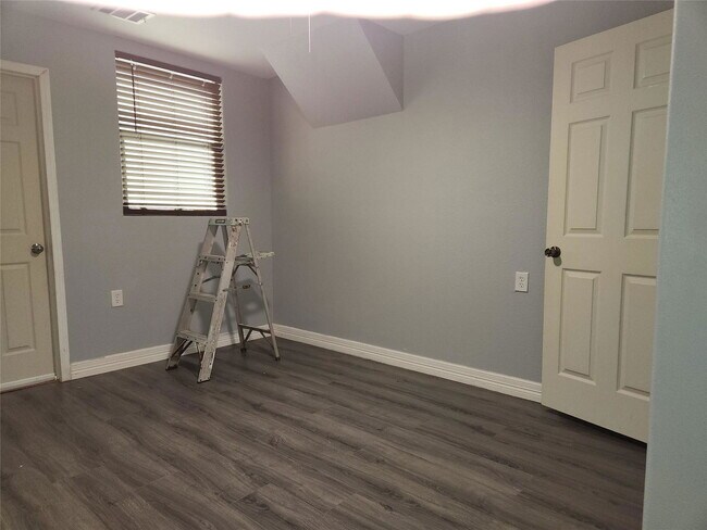 Building Photo - 303 Pine Mist Ln