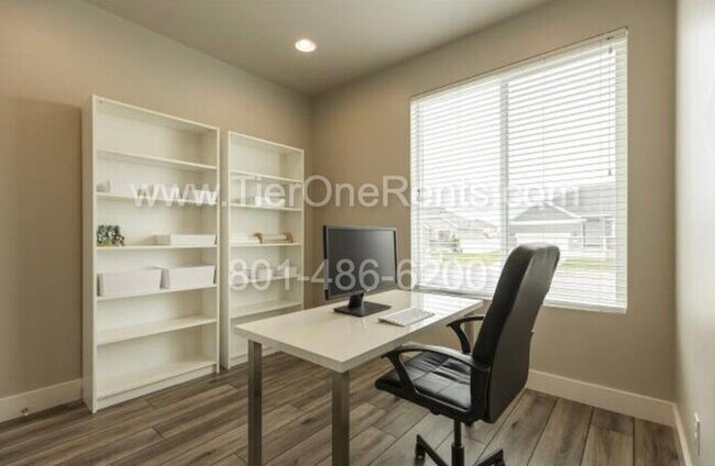 Building Photo - NO DEPOSIT option available for qualified ...