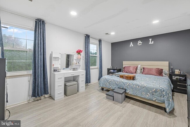 Building Photo - 25921 Largo Ct