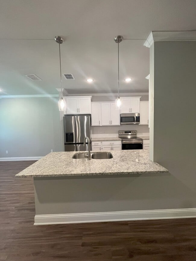 Building Photo - Country Heights #502