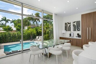 Building Photo - 1201 W 47th St