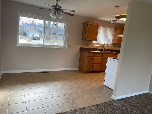 Building Photo - Fantastic 4 Bedroom/Two Bath Home In Huber...