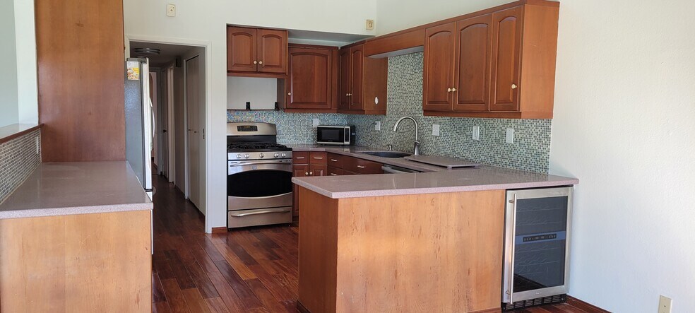 Kitchen - 4640 Eastbourne Bay