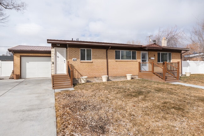 Building Photo - 428 Edwards Ave