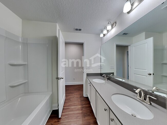 Building Photo - 900 Summer Stone Loop