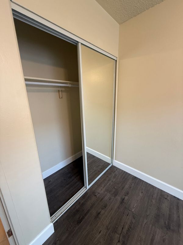 Building Photo - 1099 Roewill Dr