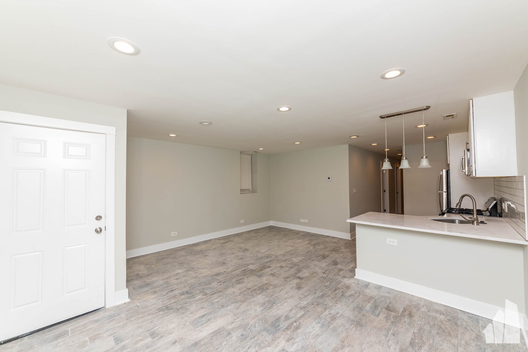 Building Photo - 2437 N Ashland Ave