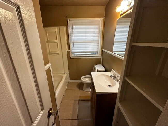 Building Photo - 137 Rosewood Dr