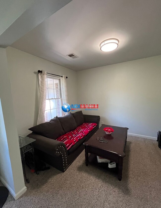Building Photo - Beautiful ranch in PARKVIEW cluster in Lil...