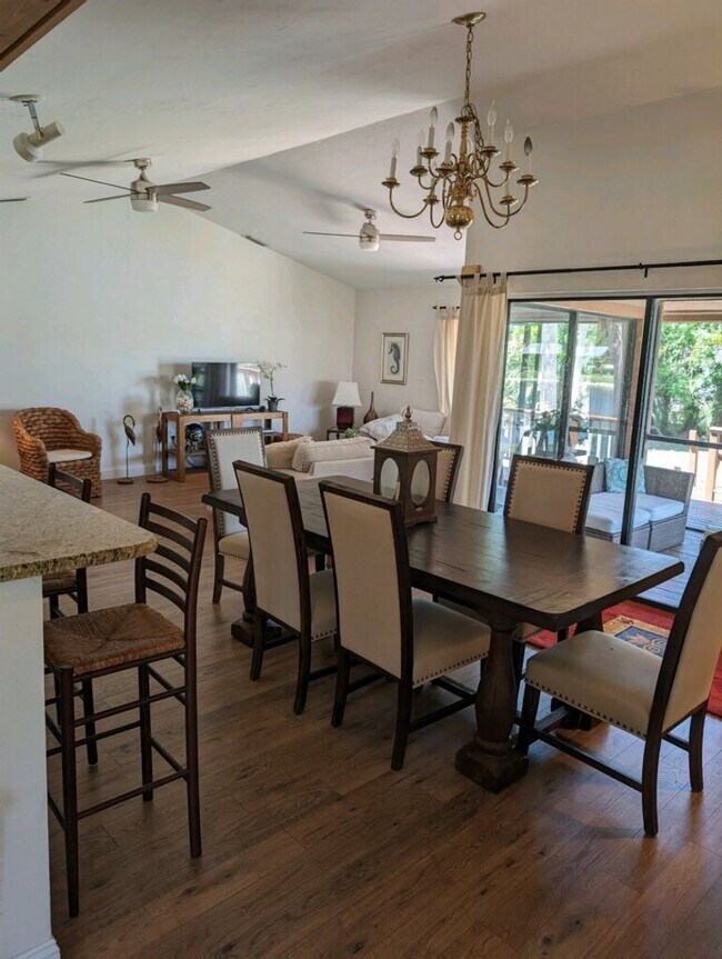 Building Photo - McGregor Woods  Community with Natural Surrounding Charm. Close to Sanibel.