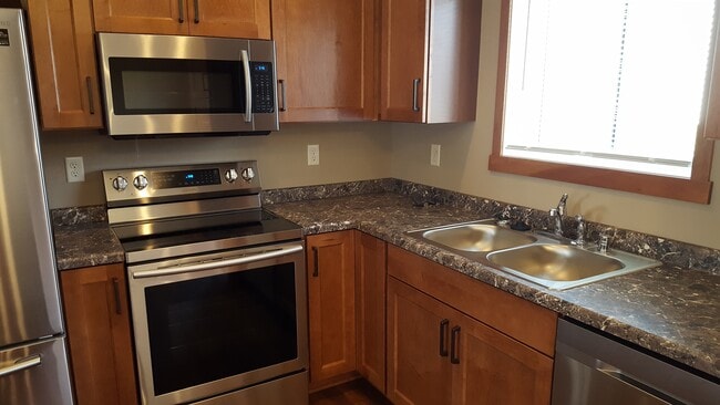 Building Photo - 3984 Stone Point Dr NE