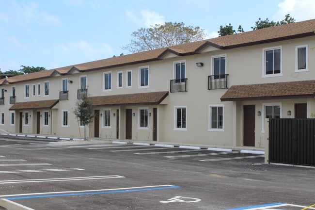 Primary Photo - 25000 SW 134th Ave