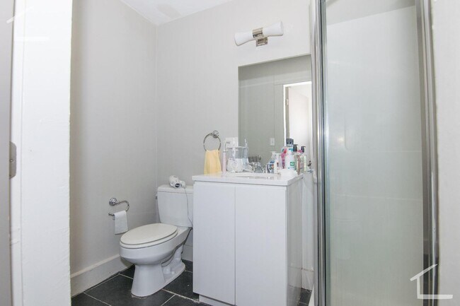 Building Photo - Nicely updated 3 bed in Allston near the Green Line.