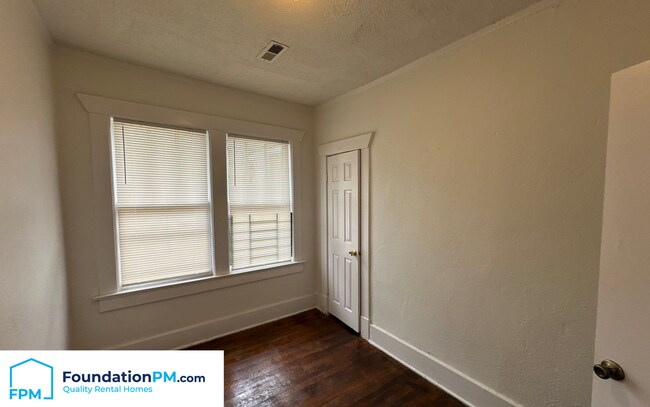 Building Photo - 914 Garland St