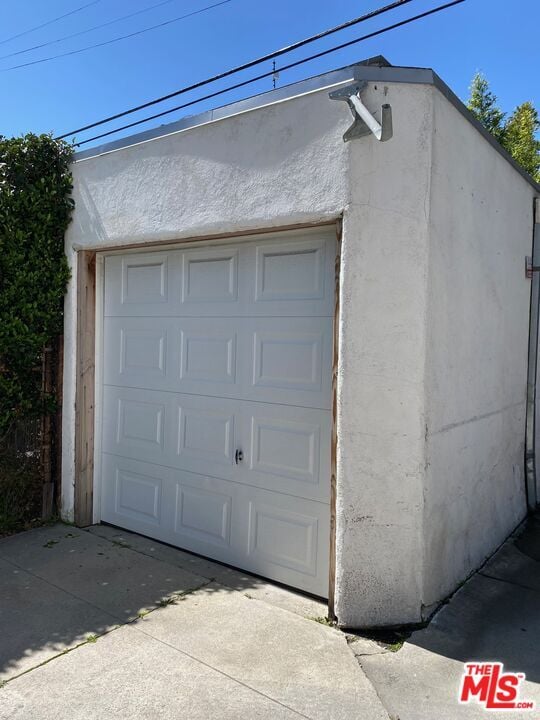 Building Photo - 837 Alexandria Ave