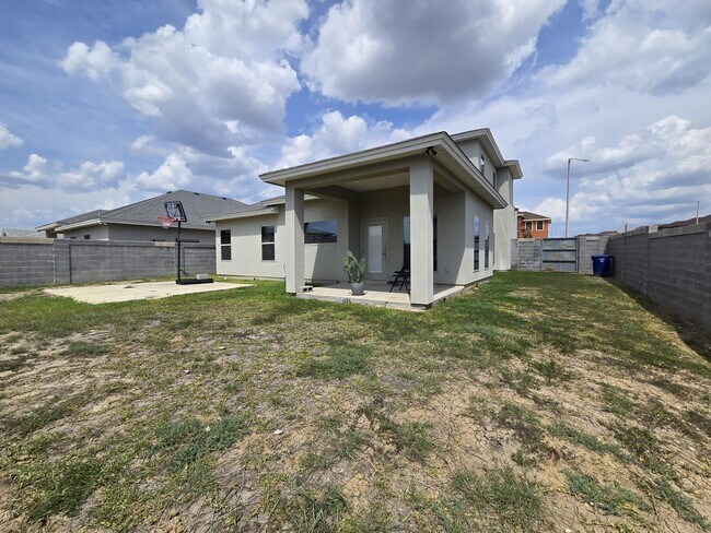 Building Photo - 2712 Corsican Ln