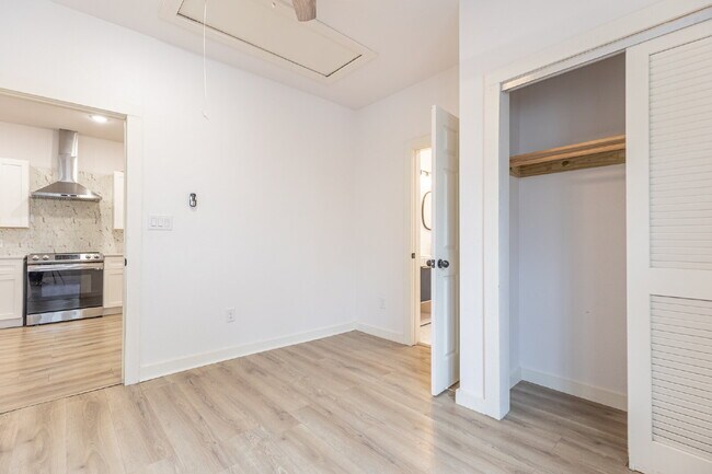 Building Photo - 1010 Burnet St