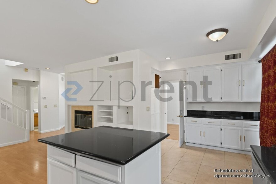 Building Photo - Unit