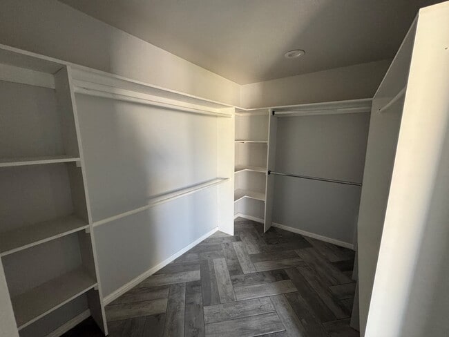 Building Photo - 2700 Cumberland Rd