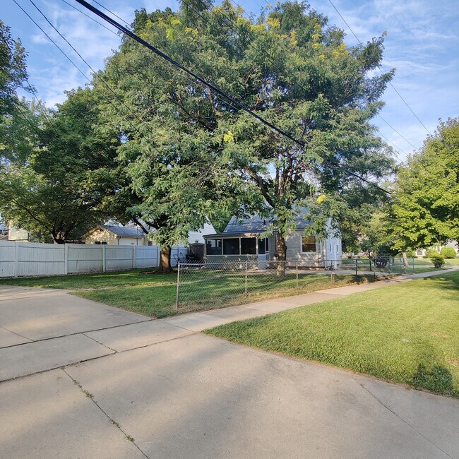 Building Photo - 3403 Woodland Ave