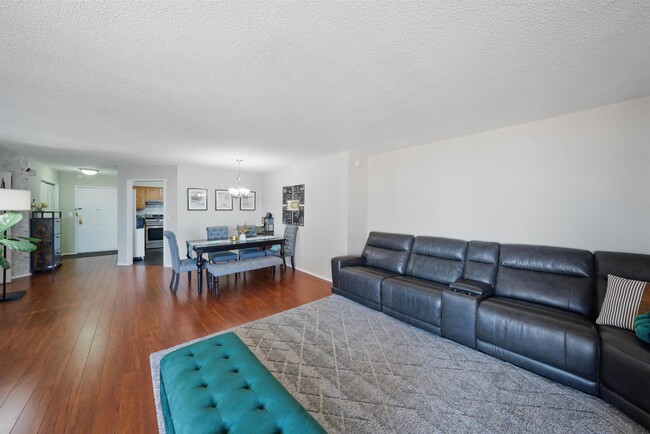 Building Photo - 1508 Harmon Cove Tower