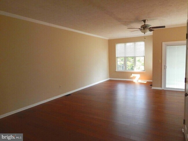 Building Photo - 862 N Waterford Ln