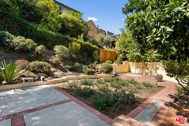 Building Photo - 3528 Fernwood Ave