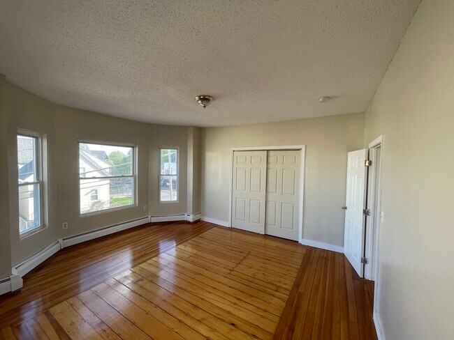 Building Photo - 509 Haverhill St