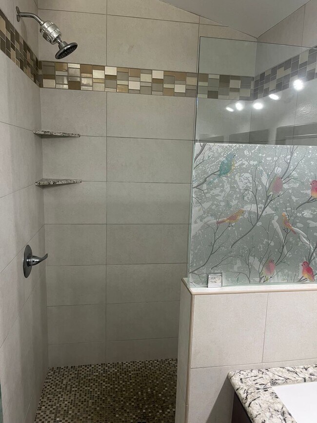 Building Photo - Beautifully Updated 3-Bedroom Townhome in ...
