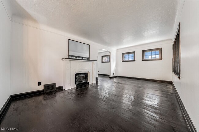 Building Photo - 3995 E 154th St