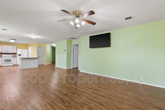 Building Photo - 5132 Columbia Dr