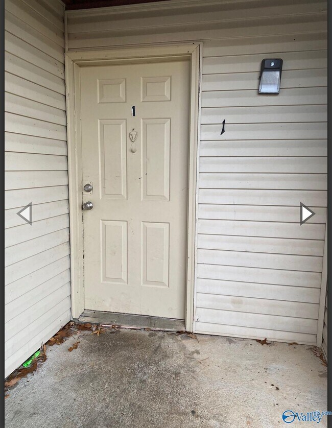 Building Photo - 3621 N Crestview Dr NW