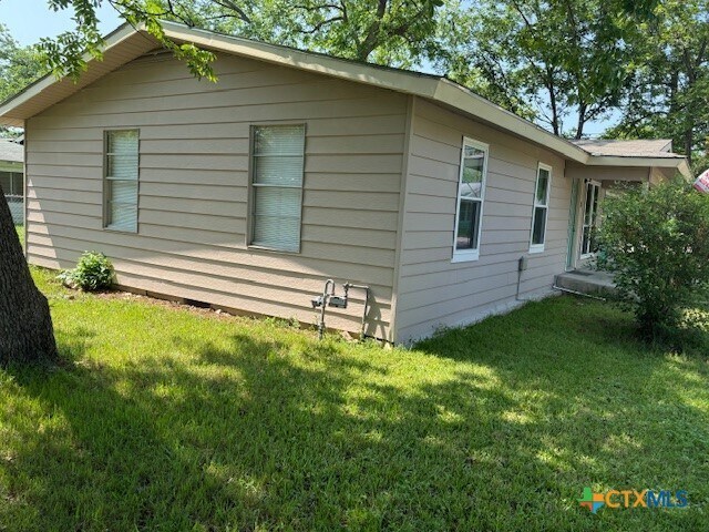 Building Photo - 428 Aguila St