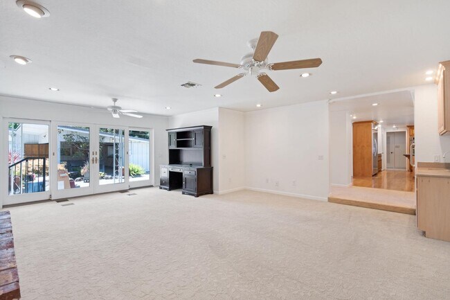 Building Photo - 3220 Fieldcrest Dr