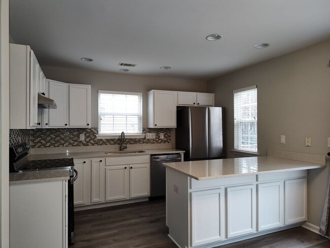 Building Photo - Two story, 3 Bedroom, 2.5 Bath End Unit Townhome located in the Hanover Community in SC!