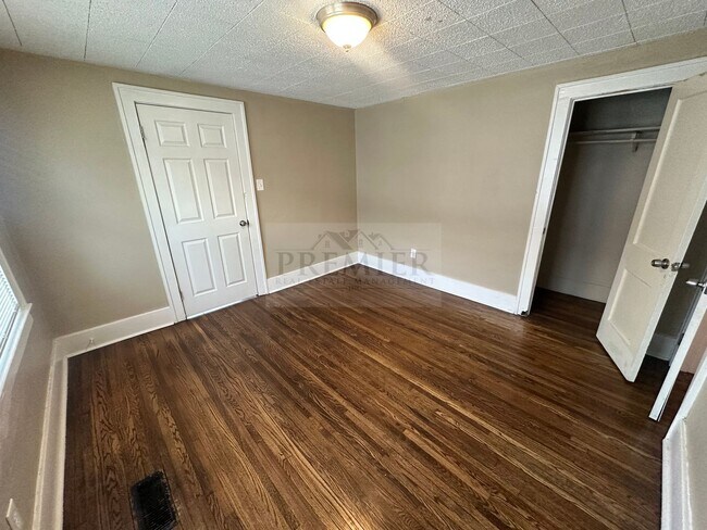 Building Photo - Rent $895 -5646 Lydia Ave, Kansas City, MO...