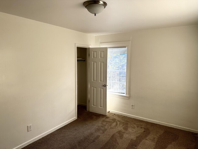 Building Photo - 610 Kent Dr