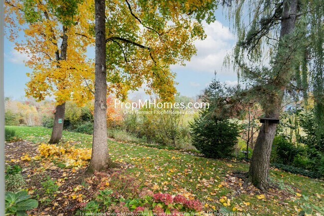 Building Photo - Updated Condo in Westlake Village – Privat...