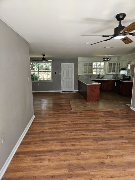 Building Photo - 311 Crestview Ave