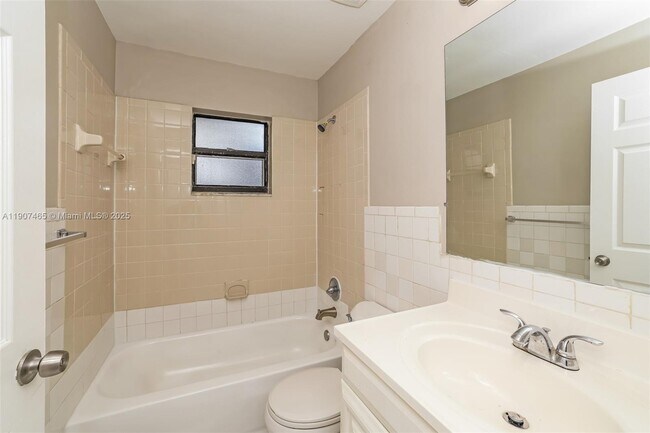 Building Photo - 5168 Edgecliff Ave